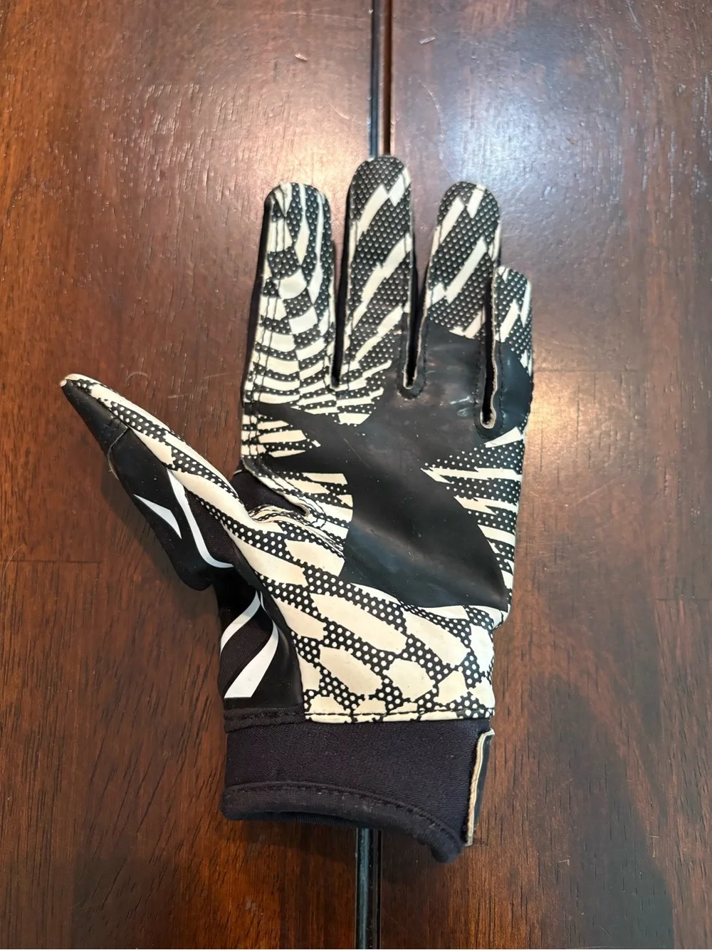 Under Armour Black and White Athletic Left Hand Glove (Football), Youth Small